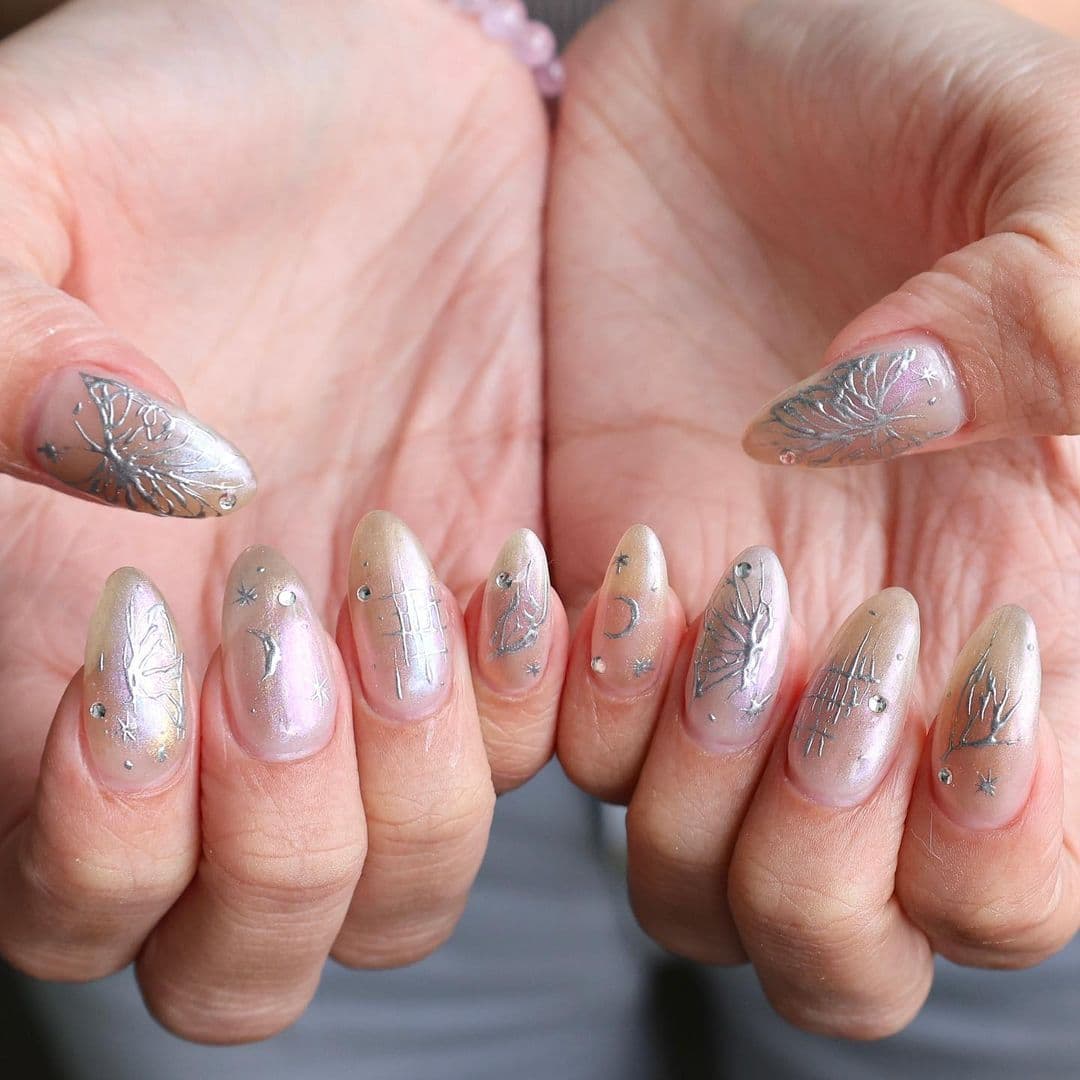 เล็บสีมุก