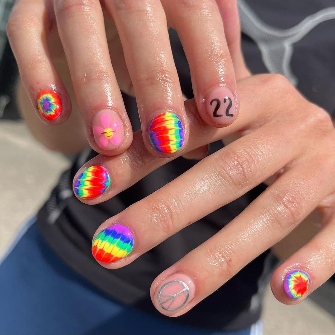 เล็บ สี รุ้ง, ทํา เล็บ สี รุ้ง