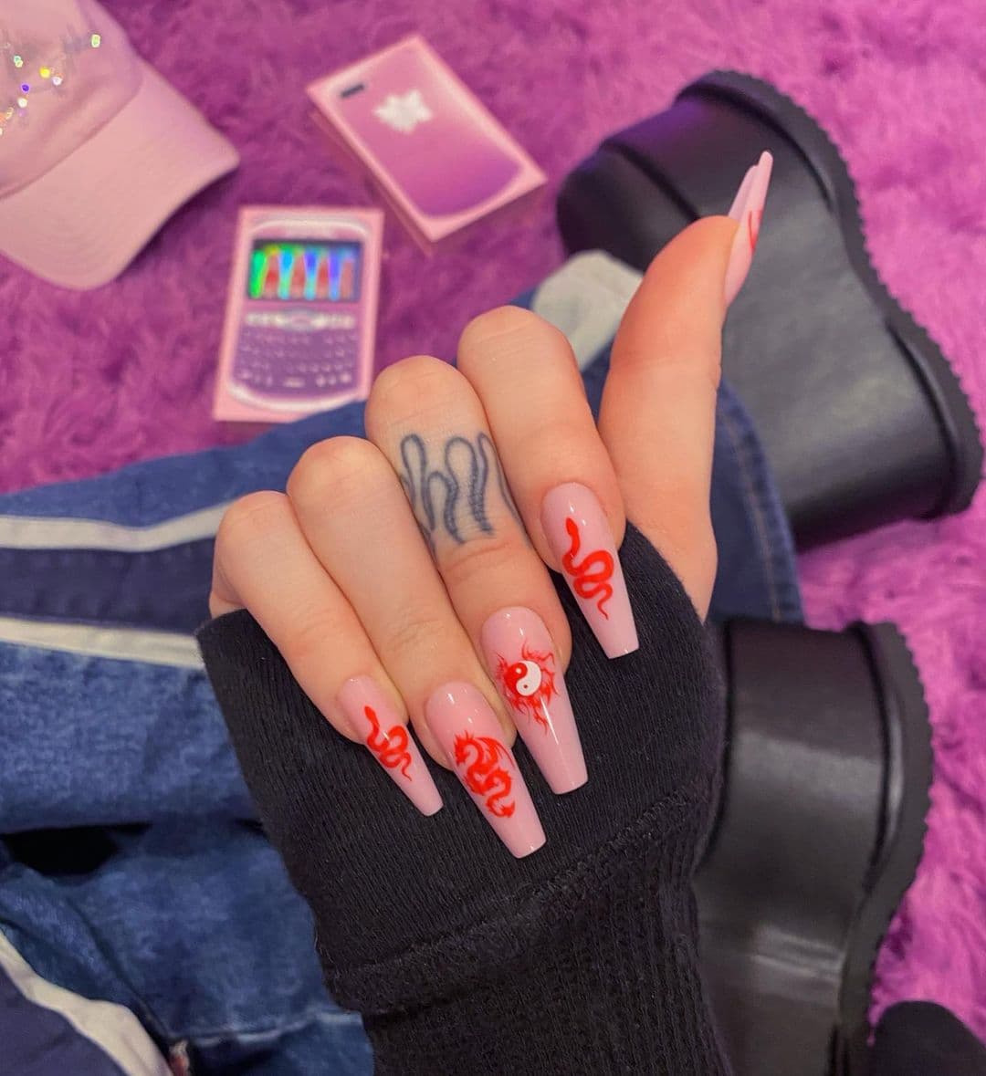 เล็บเจลสีแดง