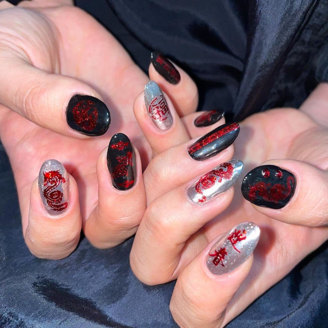 เล็บเจลสีแดง