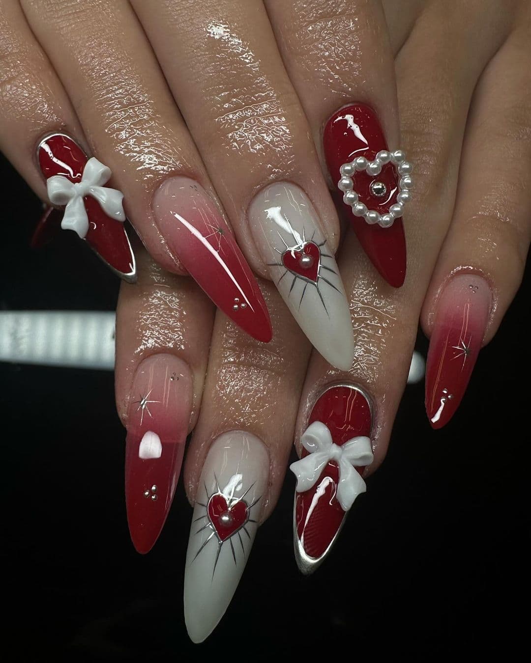 เล็บเจลสีแดง