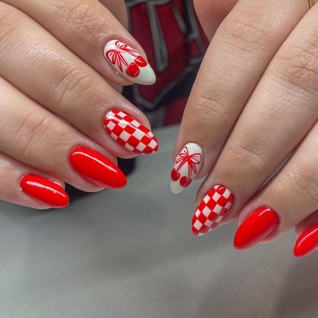 เล็บเจลสีแดง