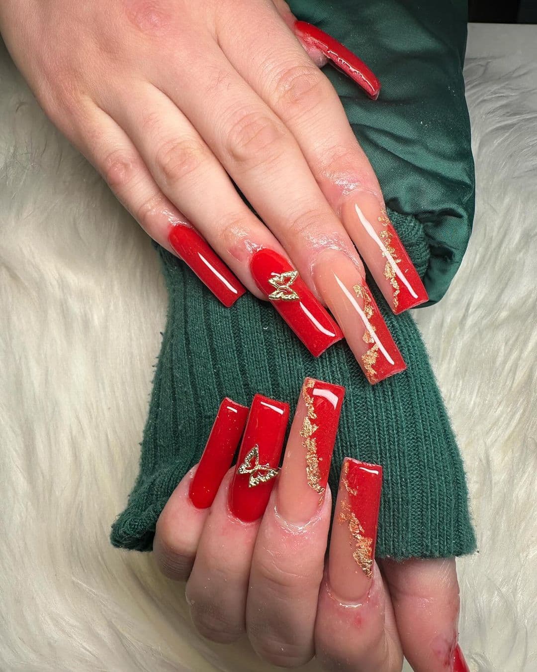 เล็บเจลสีแดง