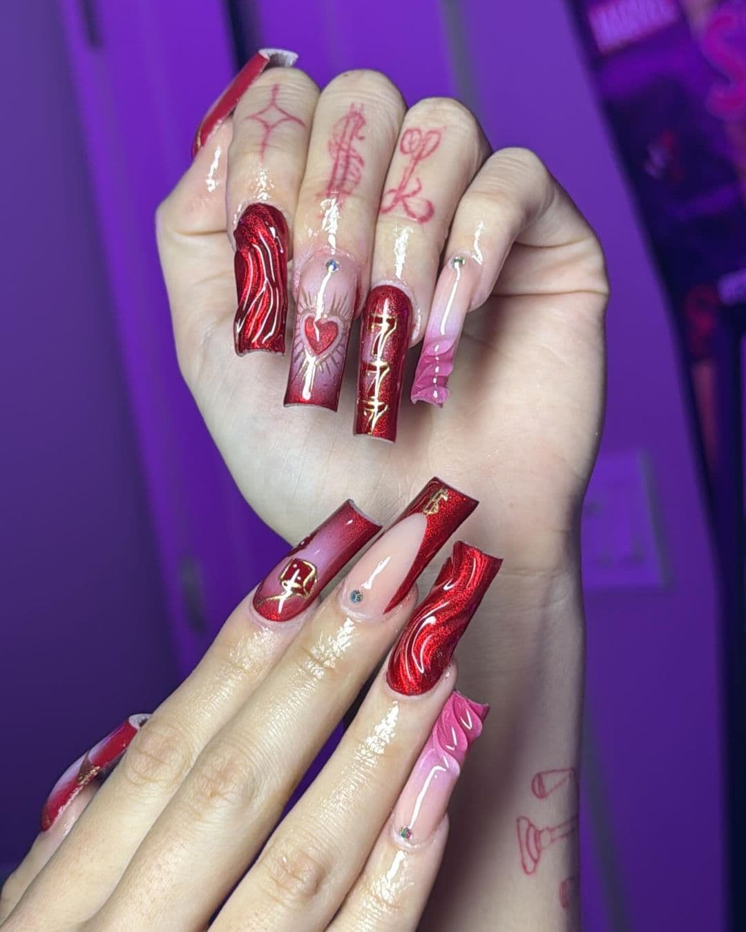 เล็บเจลสีแดง