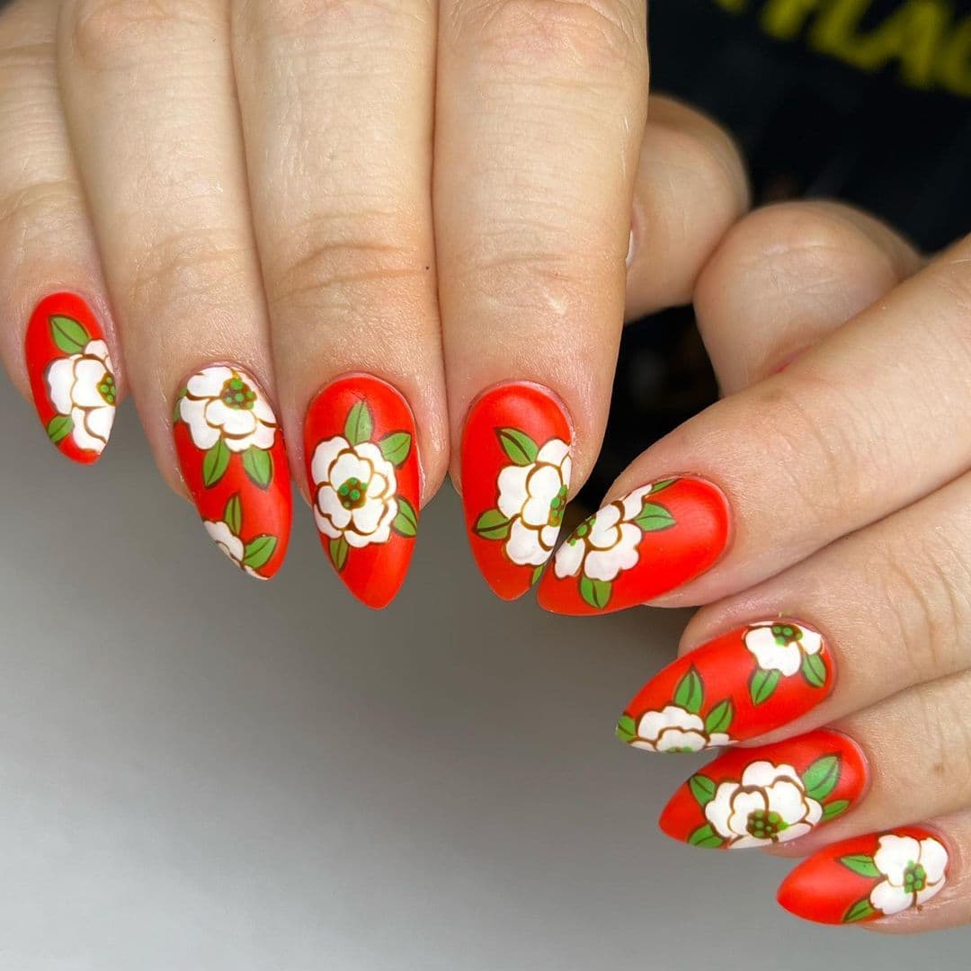 เล็บเจลสีแดง