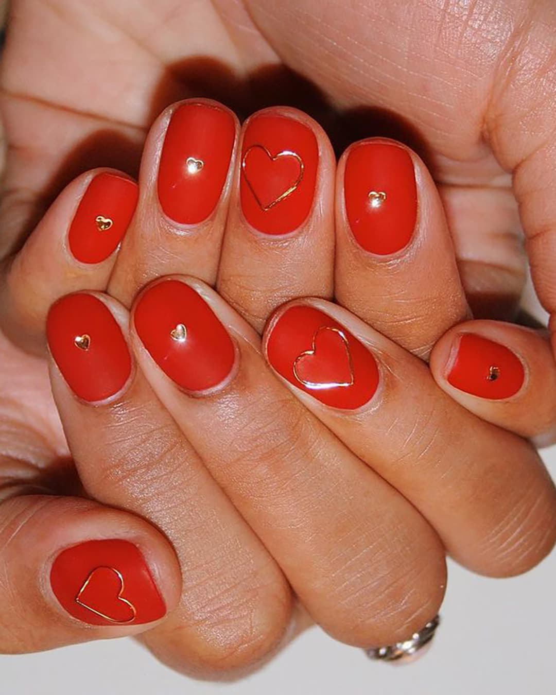 เล็บเจลสีแดง