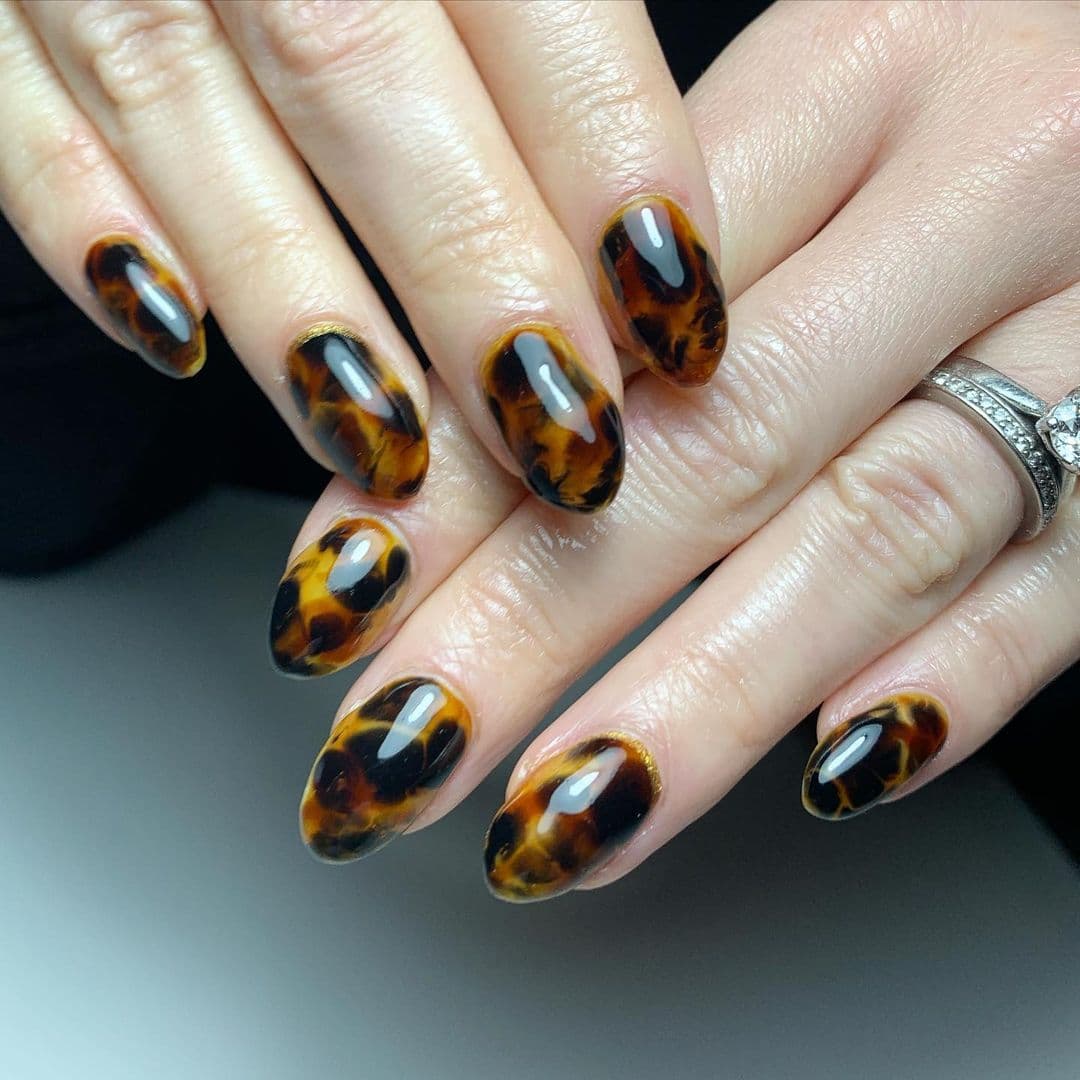 เล็บลายเสือ